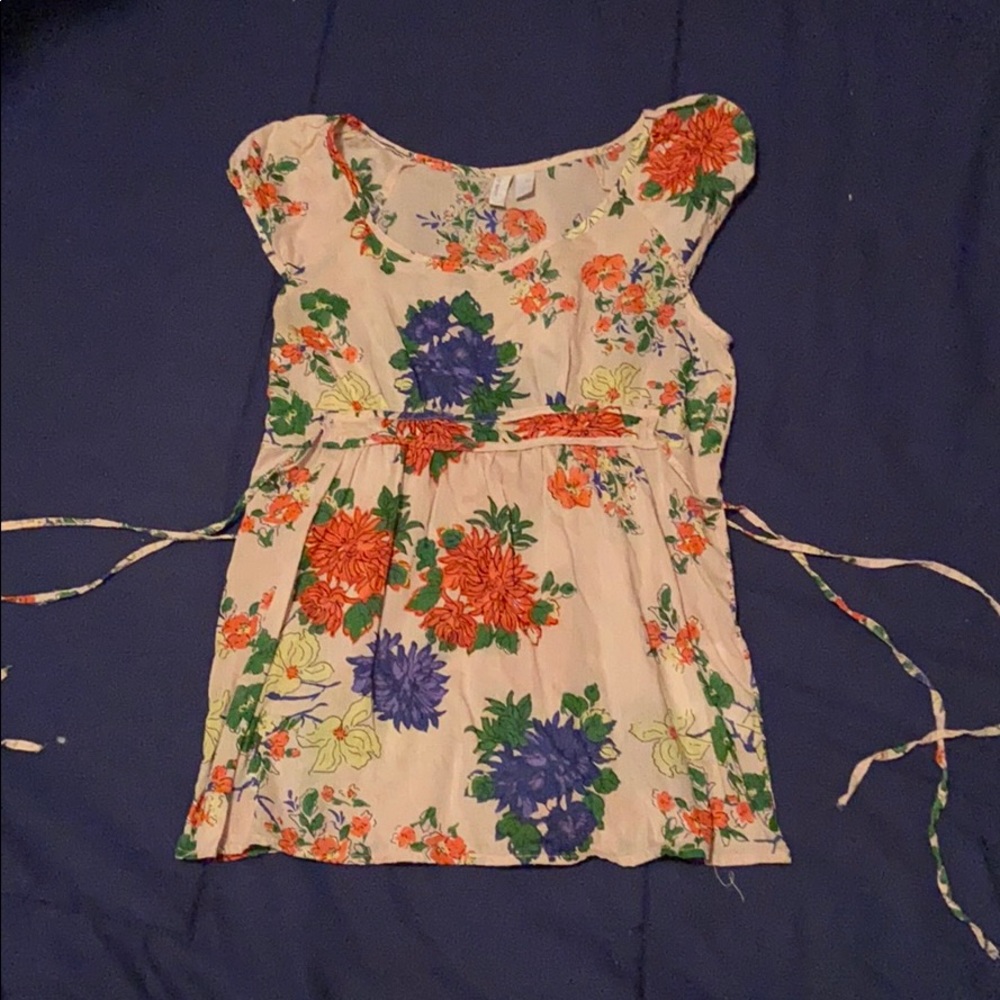 🔥3/$15 Women's light ‘n airy summery floral top